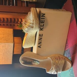 AK Anne Klein iflex Zandal platform Espadrille sandals gold  Women's 9 M NEW NWB